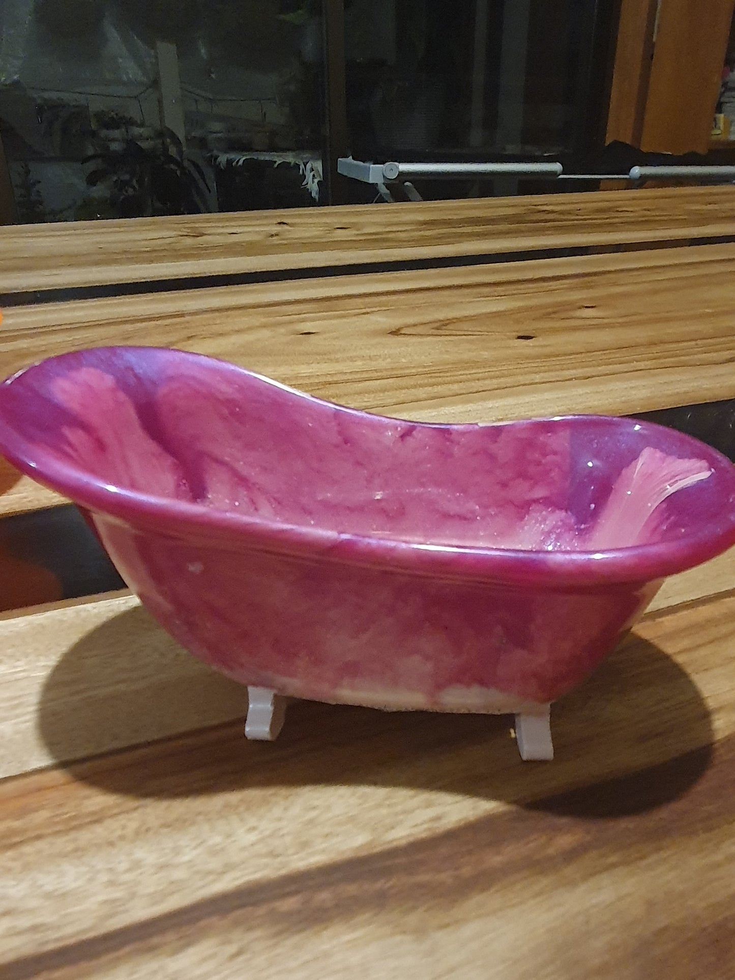 Resin bathtub soap holder