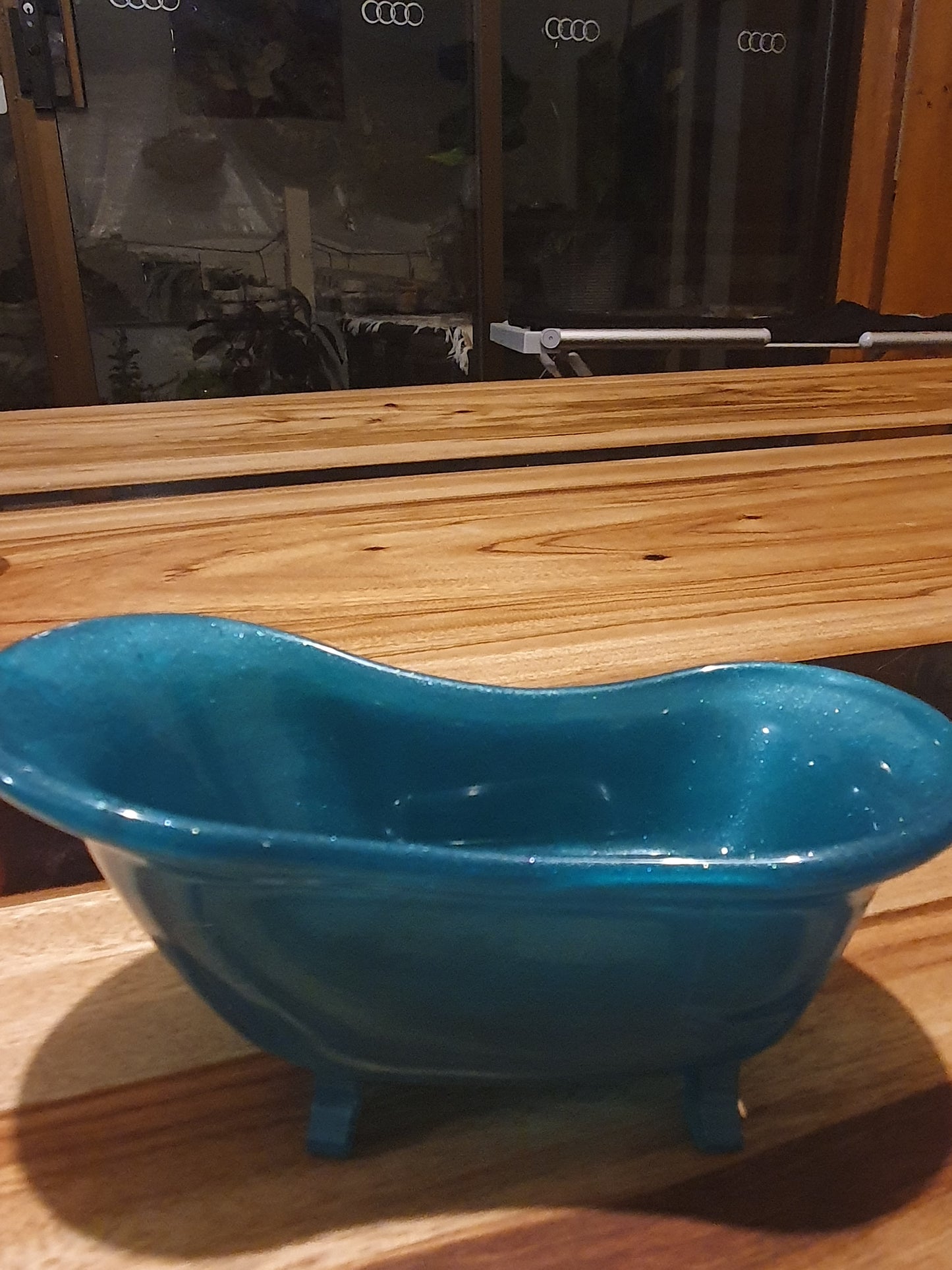 Resin bathtub soap holder