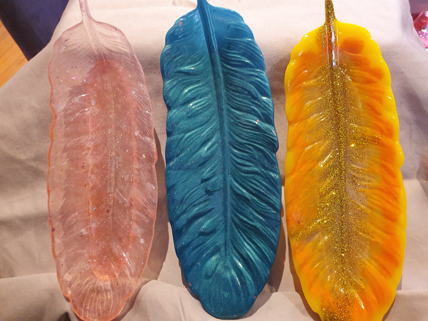 Feather shaped serving trays