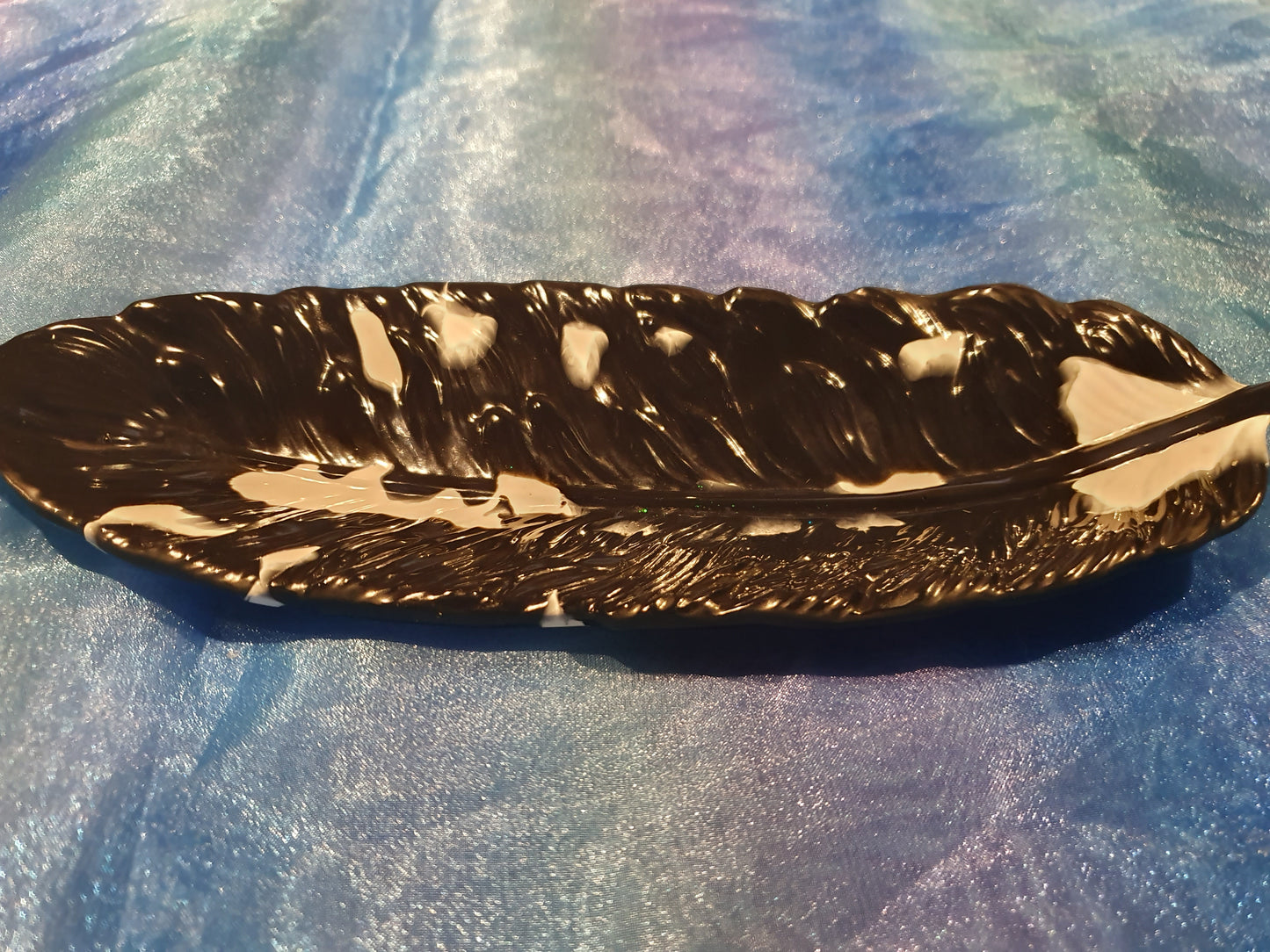 Feather shaped serving trays