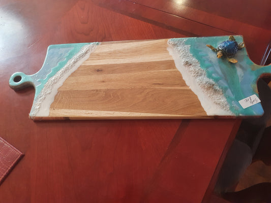 Serving board with turtle