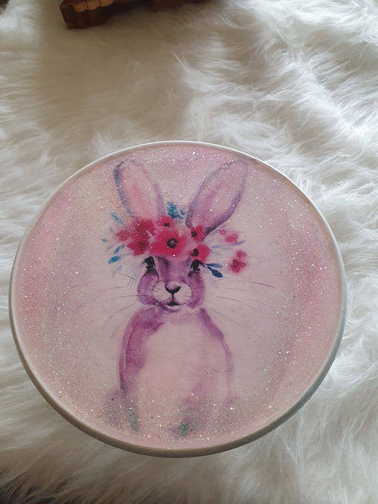 Raised bunny cake serer